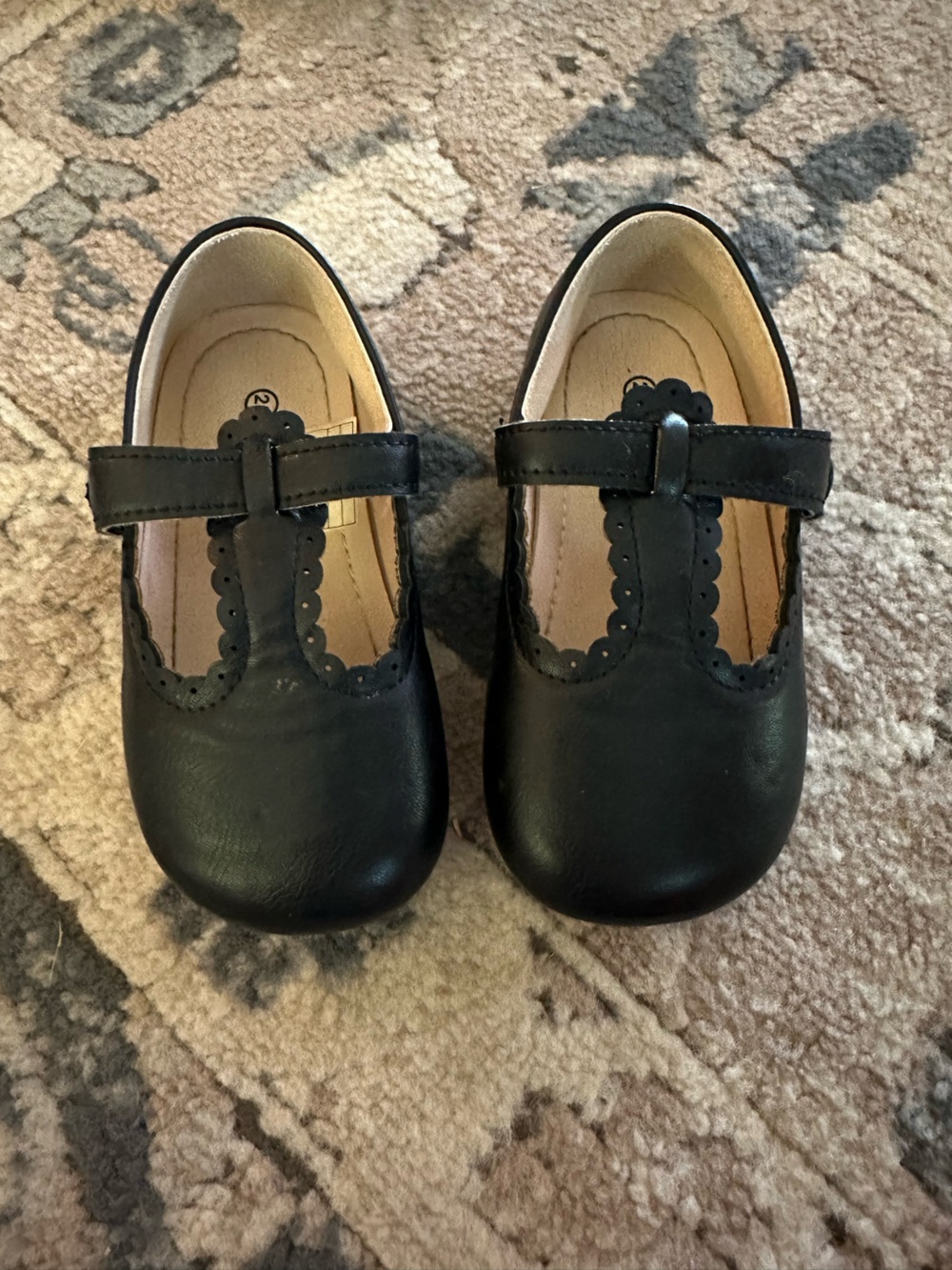 Source Unknown Black Mary Jane Dress Shoes with Scalloped Trim
